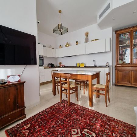 Ampio Ed Incantevole Monolocale A Citylife ميلان المظهر الخارجي الصورة
